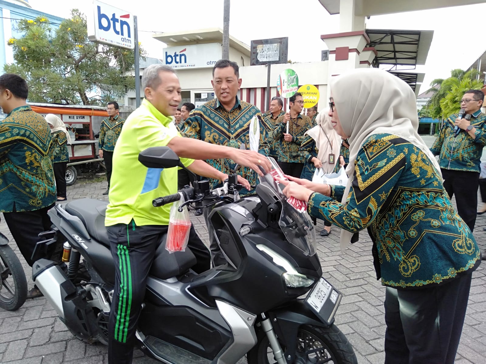 Pengadilan Negeri Gresik menyelenggarakan kegiatan Public Campaign